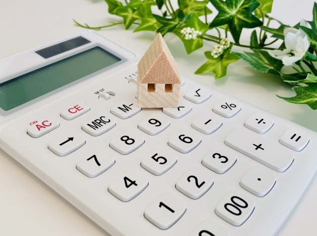 家の模型と計算機