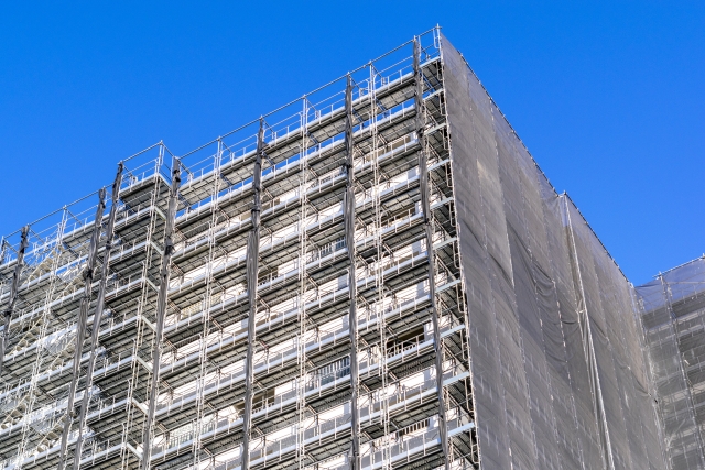修繕工事中のマンション